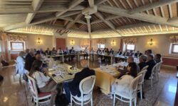Aumenta l’invenduto, l’Unione italiana Vini chiede riduzione rese e stop nuovi impianti
