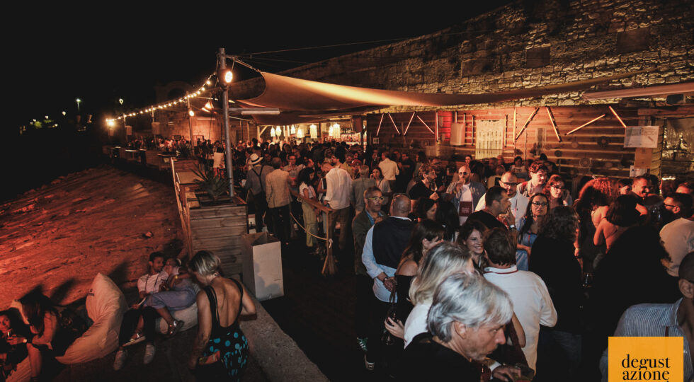 “Degustazione Casual” compie 10 anni: a Trani torna l’evento con il maggior numero di referenze estere del Sud Italia