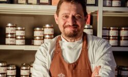 Dalle cucine stellate di Londra al cuore del Friuli, come lo chef Alessio Brusadin ha racchiuso l’alta ristorazione in un barattolo di vetro