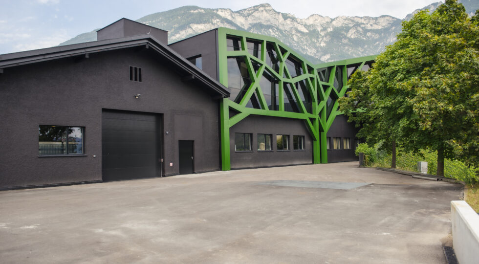 Enologia, paesaggio e architettura: Cantina Tramin inaugura la nuova struttura produttiva