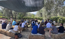 A Vieste “Oleocentrica”, la decima settimana dell’olio racconta l’extra vergine del Gargano tra formazione, degustazioni, grandi ospiti e produttori