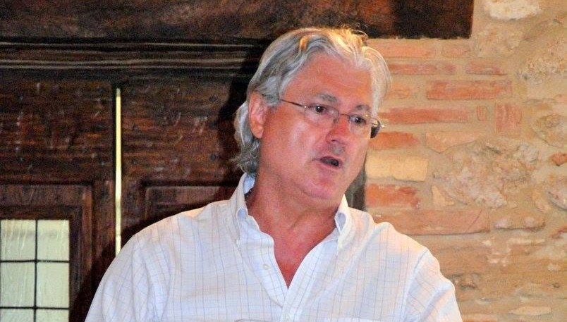 La battaglia dell’enologo: “Si beve, non si degusta”. Taraborrelli: anche il linguaggio allontana dal vino