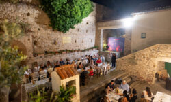 Il racconto del Cilento attraverso teatro, musica e degustazione. A Pollica verso la chiusura “Trame Mediterranee”