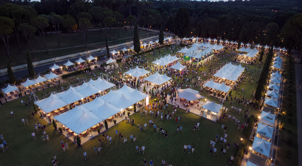 Vinòforum chiude l’edizione 2026 in crescita. Vittorio Caradonio vince La Città della Pizza 2026