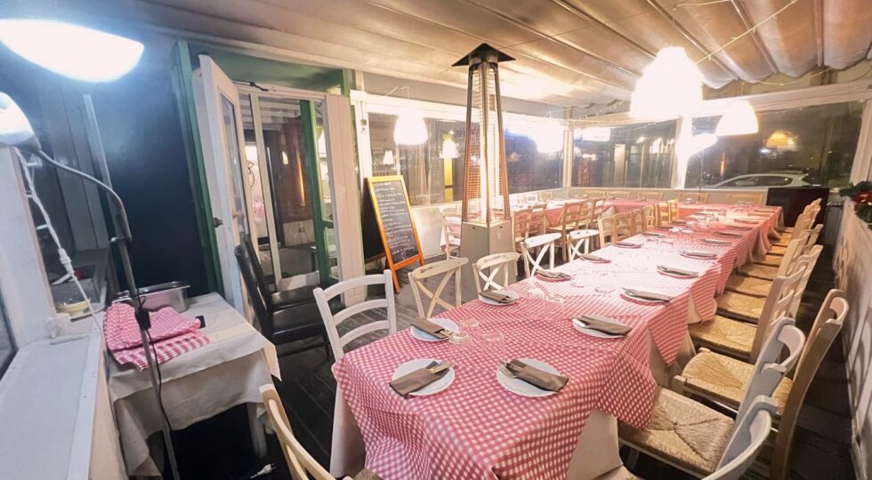 Pizzaiolo offre la cena a 50 adolescenti sconosciuti contro il disagio e la solitudine