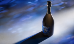 Dom Pérignon, una Limited Edition per le Feste 2026 realizzata insieme a Damien Hirst