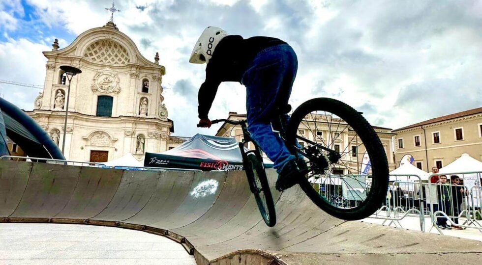 Torna “L’Aquila città di montagna”, villaggio sportivo in Piazza Duomo ed esperienze sul Gran Sasso