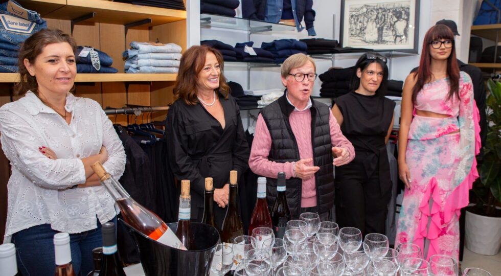 Moda, arte e vino: al negozio di abbigliamento Central Park dell’Aquila esposizione di acquerelli